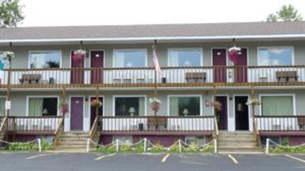 Legacy Inn & Suites Of Lake George Bagian luar foto